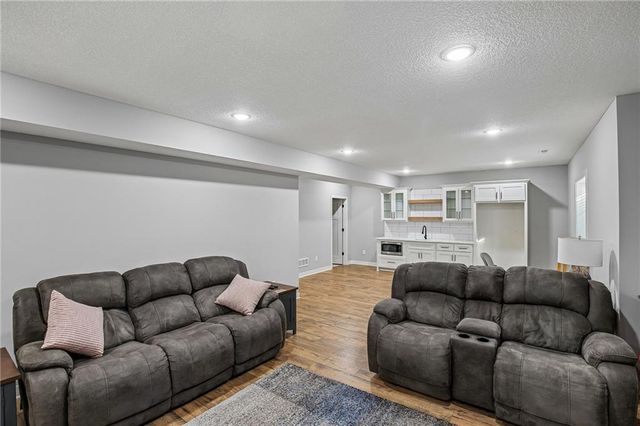 4391 Aspen Drive, Basehor, KS 66007