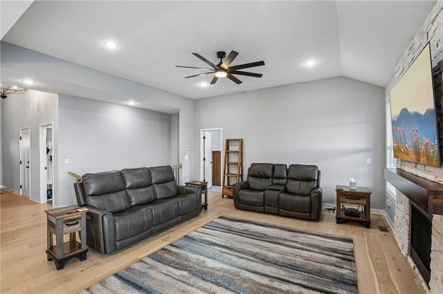 4391 Aspen Drive, Basehor, KS 66007