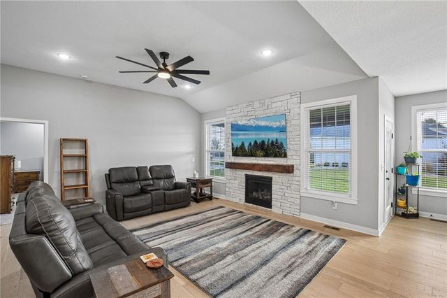 4391 Aspen Drive, Basehor, KS 66007