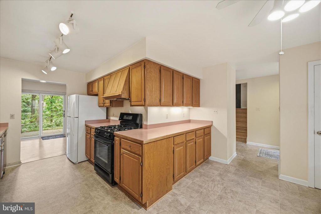 Image 13 of property listing at 1402 CATLYN PL, Annapolis, MD 21401