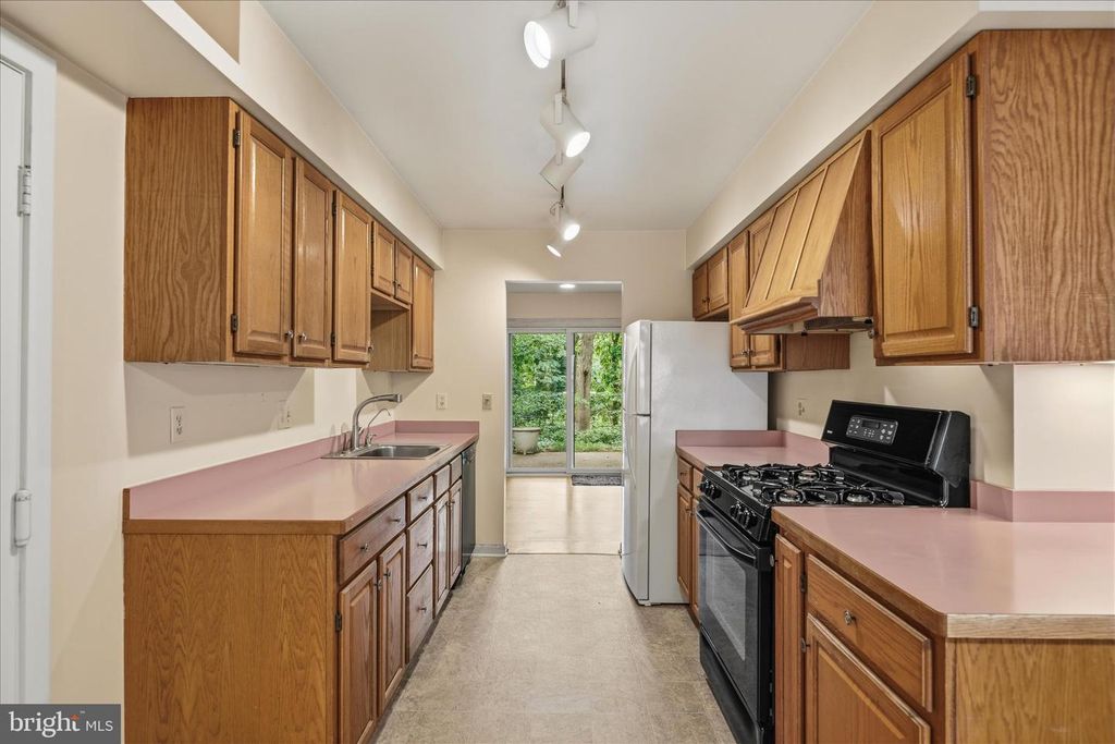 Image 14 of property listing at 1402 CATLYN PL, Annapolis, MD 21401