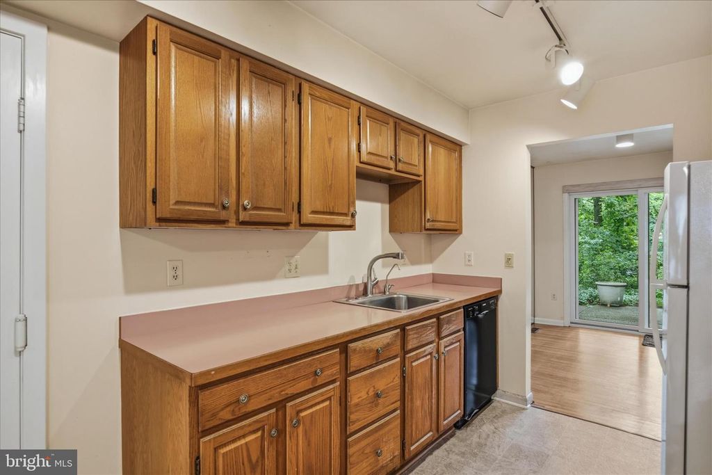 Image 15 of property listing at 1402 CATLYN PL, Annapolis, MD 21401