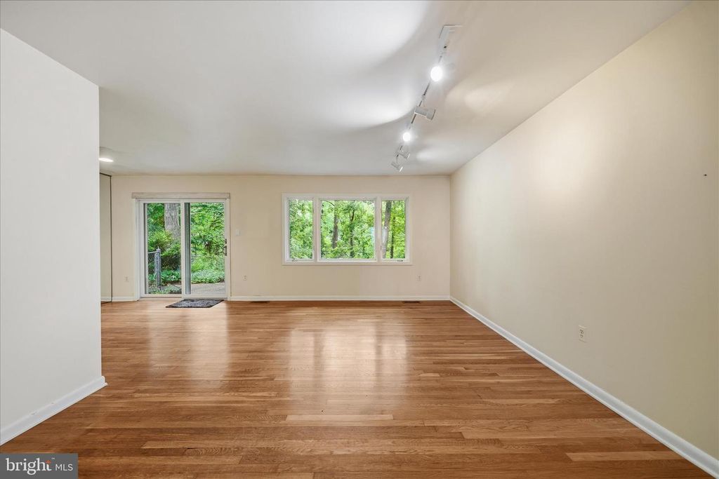 Image 5 of property listing at 1402 CATLYN PL, Annapolis, MD 21401