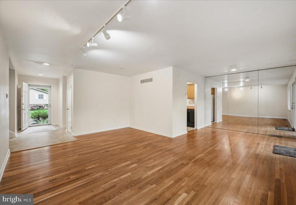 Image 6 of property listing at 1402 CATLYN PL, Annapolis, MD 21401