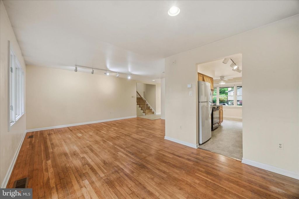 Image 8 of property listing at 1402 CATLYN PL, Annapolis, MD 21401