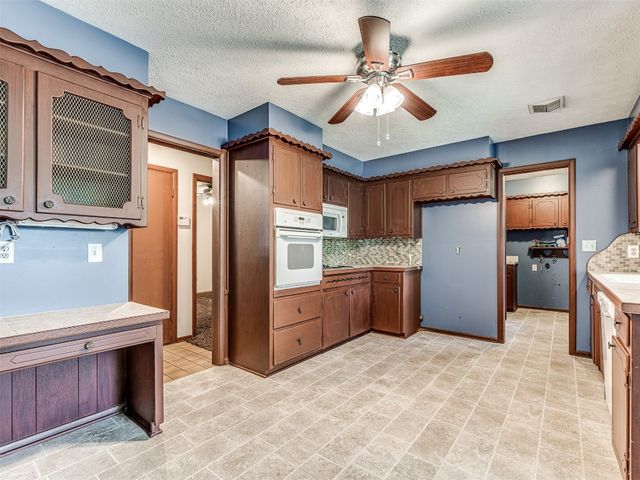 9401 Silver Lake Drive, Oklahoma City, OK 73162