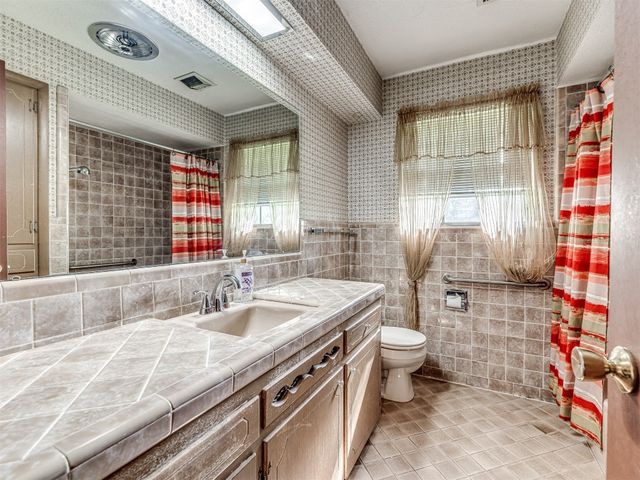 9401 Silver Lake Drive, Oklahoma City, OK 73162