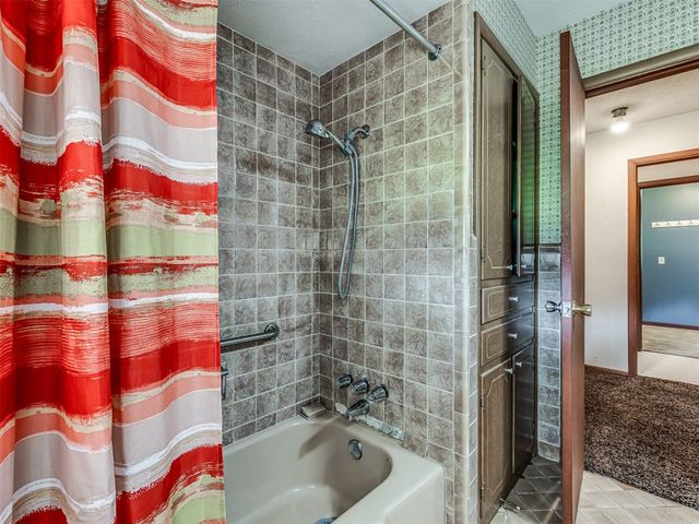 9401 Silver Lake Drive, Oklahoma City, OK 73162
