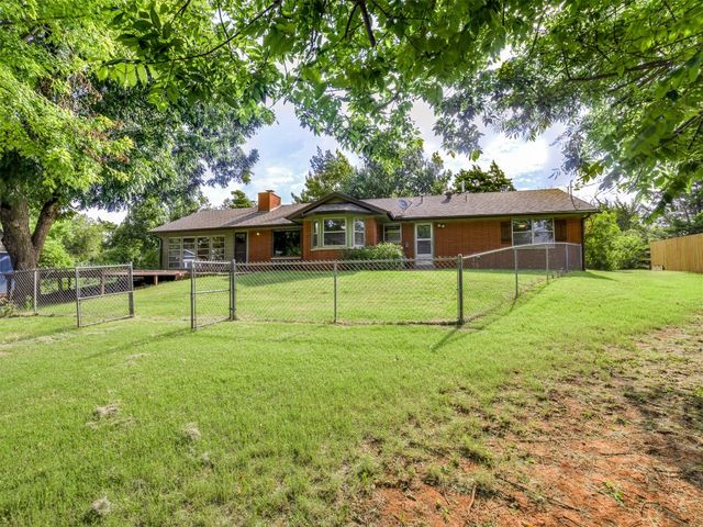 9401 Silver Lake Drive, Oklahoma City, OK 73162
