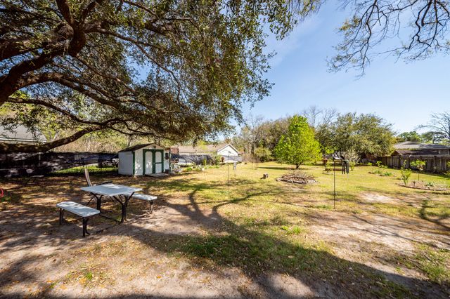 9008 Timber Street, North Charleston, SC 29406