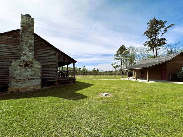 231 Hostetter Rd, New Waverly, TX 77358