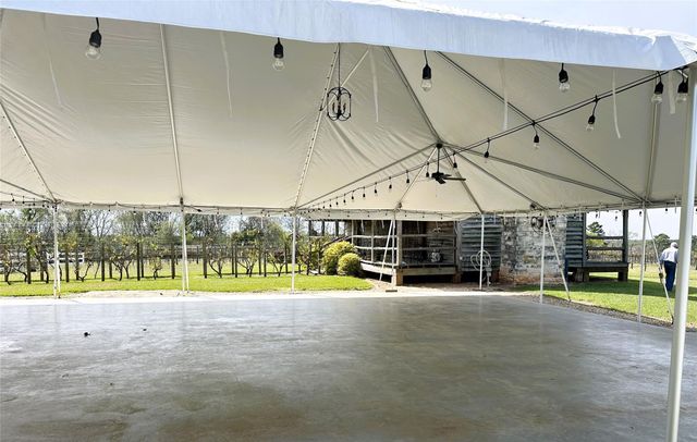 231 Hostetter Rd, New Waverly, TX 77358