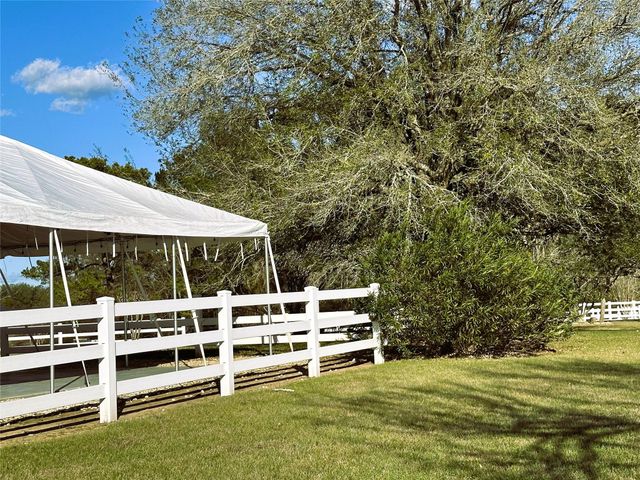 231 Hostetter Rd, New Waverly, TX 77358