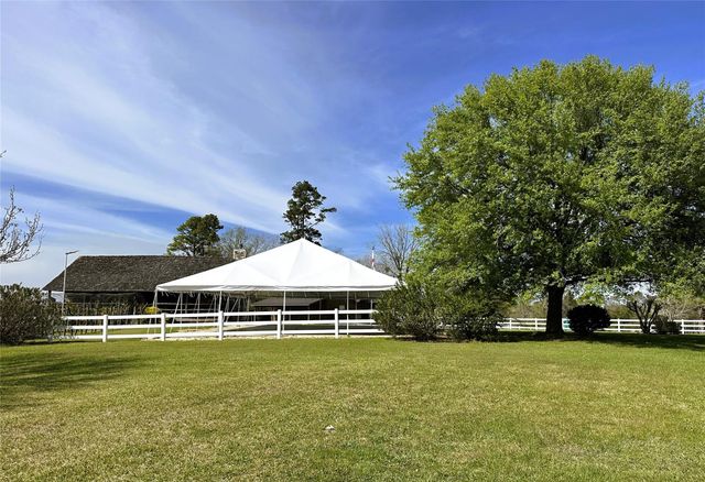 231 Hostetter Rd, New Waverly, TX 77358