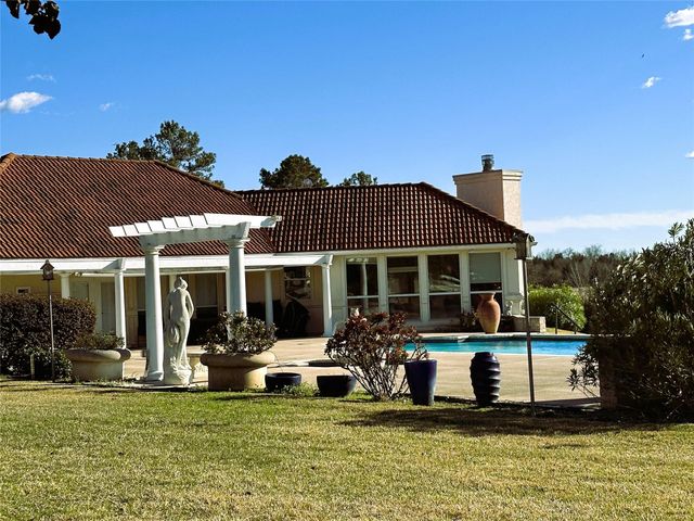 231 Hostetter Rd, New Waverly, TX 77358