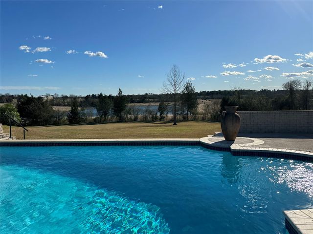 231 Hostetter Rd, New Waverly, TX 77358