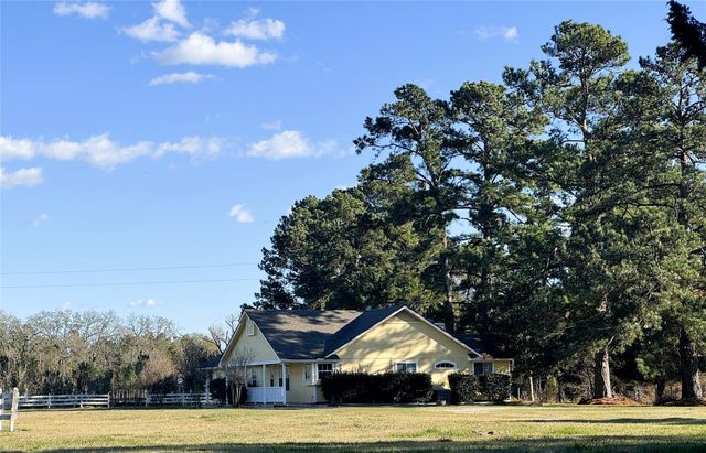 231 Hostetter Rd, New Waverly, TX 77358