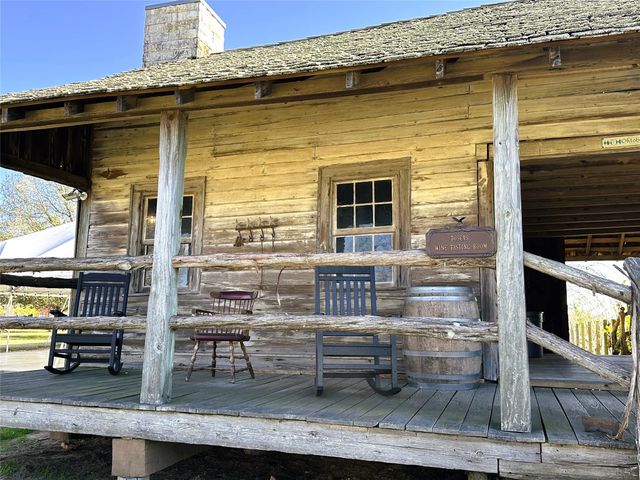 231 Hostetter Rd, New Waverly, TX 77358