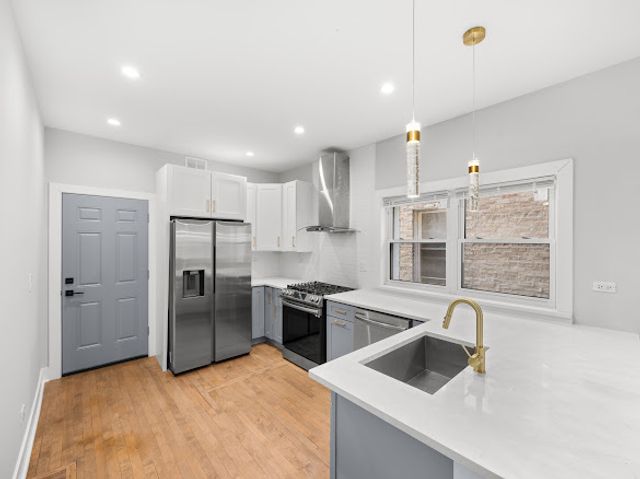 4742 N Kedvale Avenue, Chicago, IL 60630