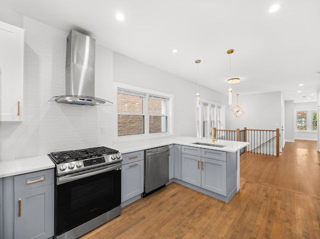 4742 N Kedvale Avenue, Chicago, IL 60630