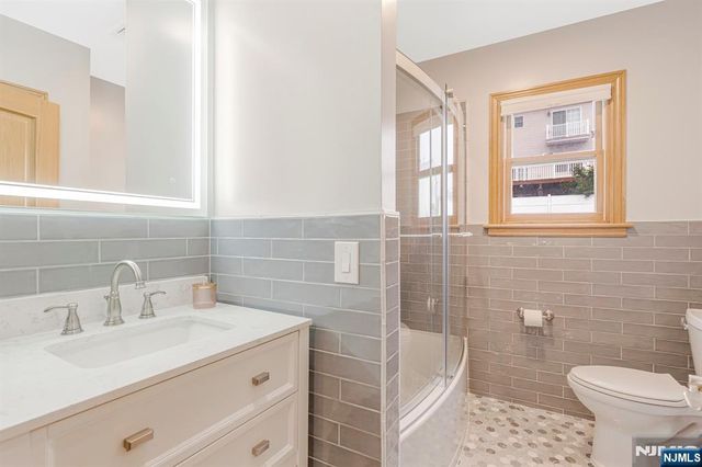 146 Bathurst Avenue, North Arlington, NJ 07031