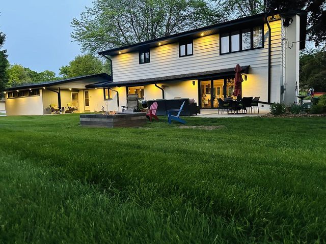 8100 W Holmes AVENUE, Greenfield, WI 53220