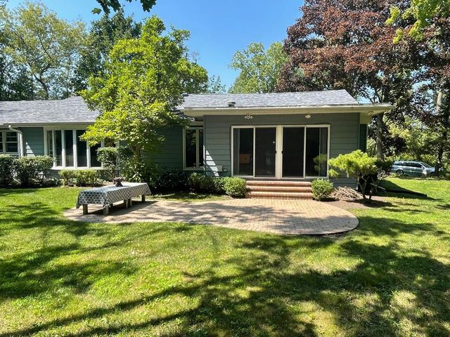 515 E Blodgett Avenue, Lake Bluff, IL 60044