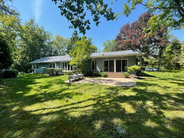 515 E Blodgett Avenue, Lake Bluff, IL 60044