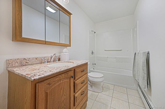 2 Linden Avenue, Holtsville, NY 11742