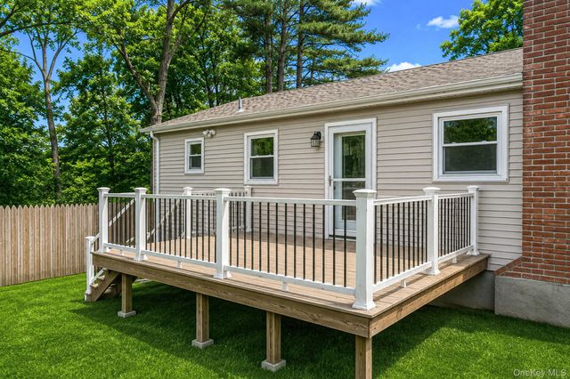 2 Linden Avenue, Holtsville, NY 11742