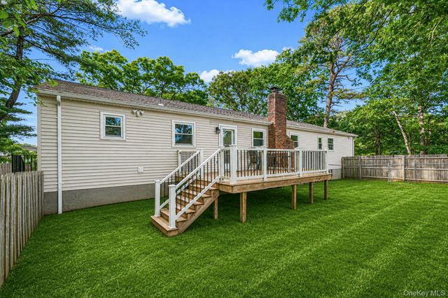 2 Linden Avenue, Holtsville, NY 11742