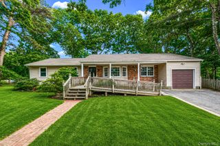 2 Linden Avenue, Holtsville, NY 11742