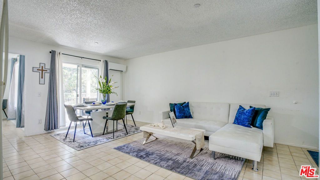 302 E Chestnut Avenue 215, Santa Ana, CA 92701 — exterior