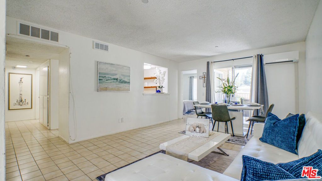302 E Chestnut Avenue 215, Santa Ana, CA 92701 — photo 2