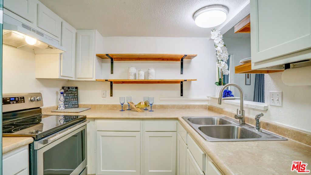 302 E Chestnut Avenue 215, Santa Ana, CA 92701 — photo 5