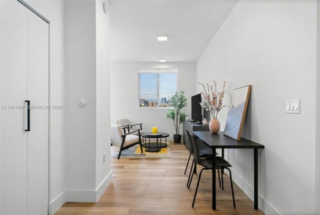 650 SW 1st St 405, Miami, FL 33130