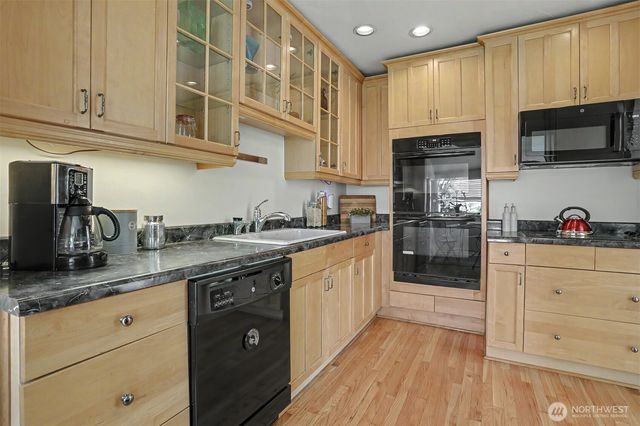322 N 81St Street, Seattle, WA 98103