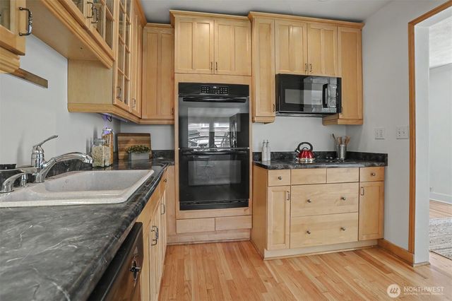 322 N 81St Street, Seattle, WA 98103