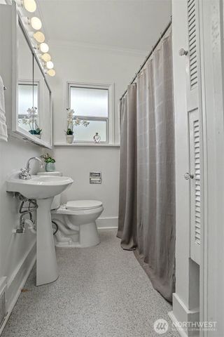 322 N 81St Street, Seattle, WA 98103