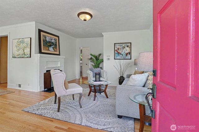 322 N 81St Street, Seattle, WA 98103
