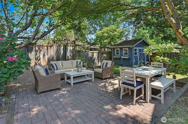 322 N 81St Street, Seattle, WA 98103