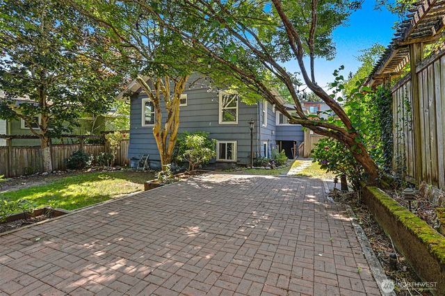 322 N 81St Street, Seattle, WA 98103