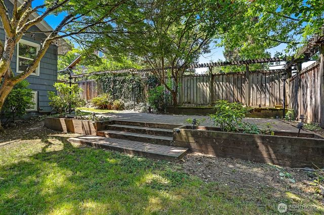 322 N 81St Street, Seattle, WA 98103