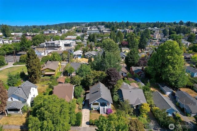 322 N 81St Street, Seattle, WA 98103