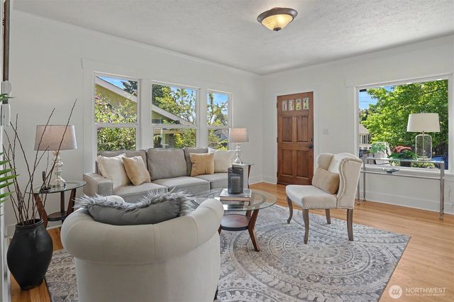 322 N 81St Street, Seattle, WA 98103