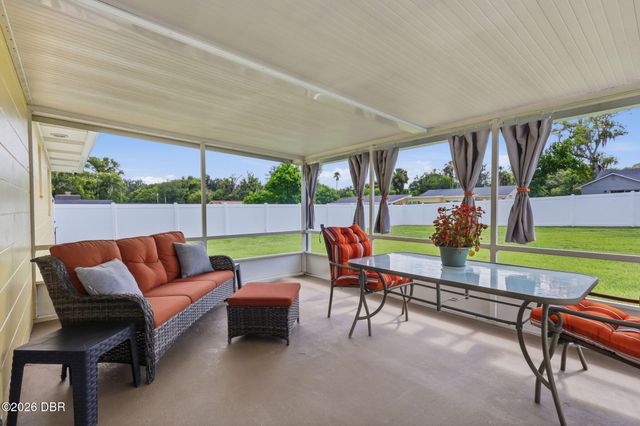 411 S Brooks Avenue, Deland, FL 32720
