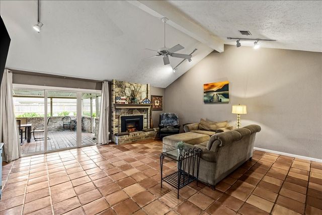 404 Inwood Drive, Friendswood, TX 77546