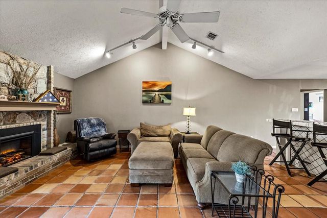 404 Inwood Drive, Friendswood, TX 77546