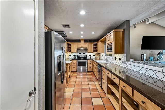 404 Inwood Drive, Friendswood, TX 77546