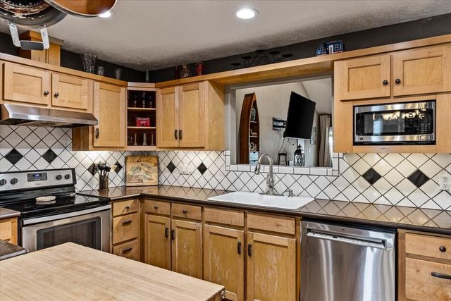 404 Inwood Drive, Friendswood, TX 77546